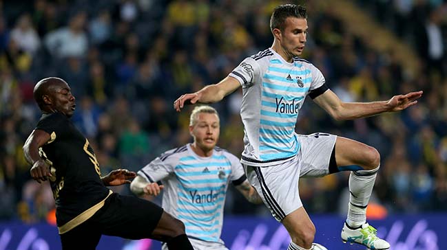 Van Persie Fenerbahçe'yi sırtından vurdu!
