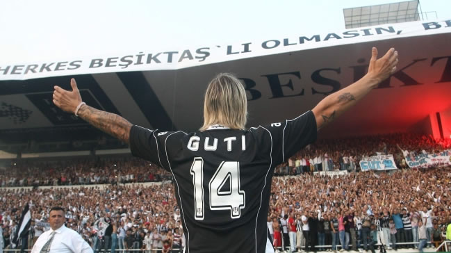Guti'den Vodafone Arena tweeti