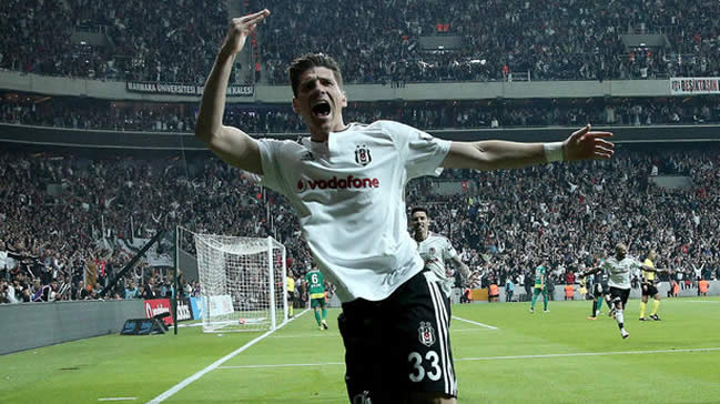 Forması müzeye Gomez Devler Ligi'ne!