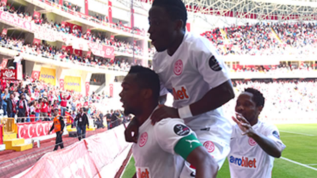 Eto'o Antalyaspor'u sırtladı!