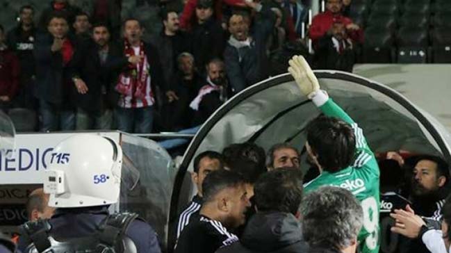Tolga Zengin Sivasspor taraftarıyla tartıştı