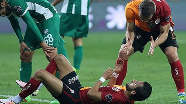 Galatasaraylı oyuncular birbirine girdi!