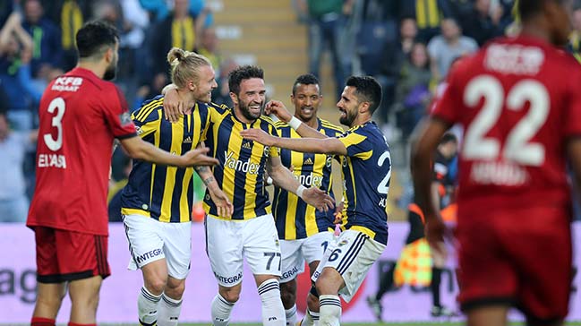 Fenerbahçe liderin peşini bırakmıyor!