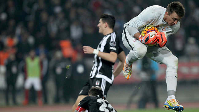 Muslera Beşiktaş'a geçit vermiyor