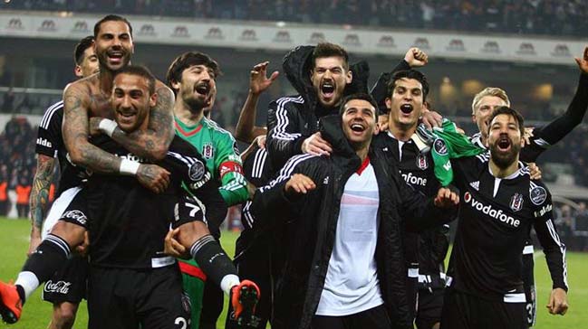 Beşiktaş ilklerin şampiyonluğuna çok yakın