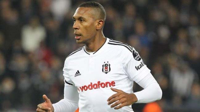Devre arasında geldi, masaya oturuluyor!