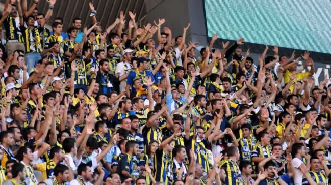 Fenerbahçeli taraftarlardan takıma protesto!