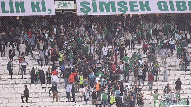 Konyaspor'da taraftar tribünü terk etti!