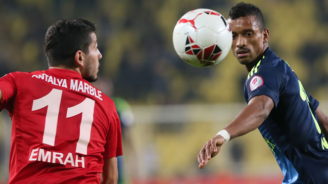 Galatasaray'dan Fenerbahçe'ye çalım!