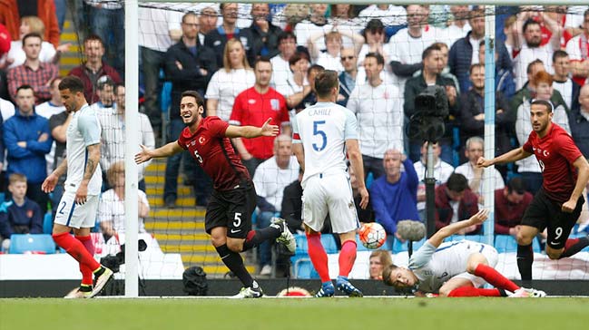 Hakan Çalhanoğlu tarihe geçti!