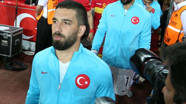 Barcelona, Arda Turan'ı bırakmıyor
