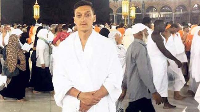 Küstah Alman vekile, Mesut Özil tokadı!