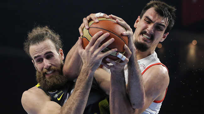 Fenerbahçe n'Efes' kesti