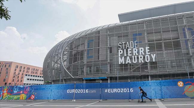 On farklı şehirdeki on statta EURO 2016 heyecanı