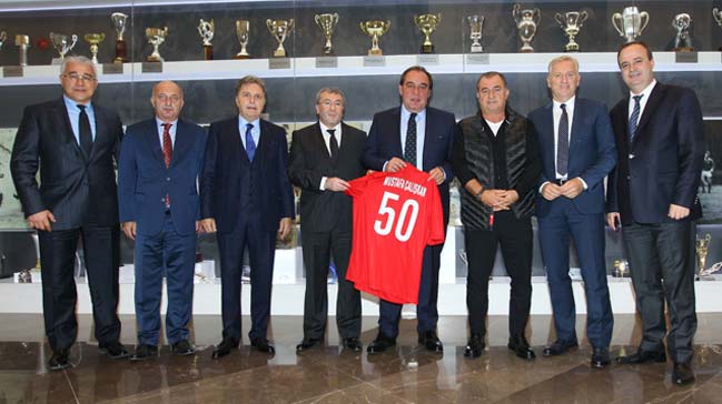 Milli maç öncesi şok! Hastaneye kaldırıldı!