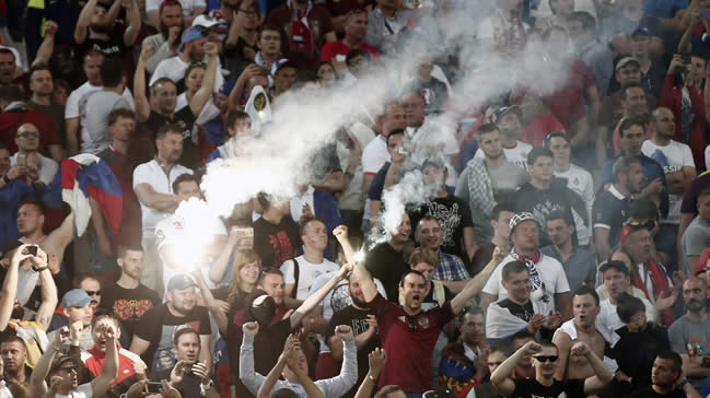 UEFA'dan Rusya'ya ertelemeli diskalifiye cezası