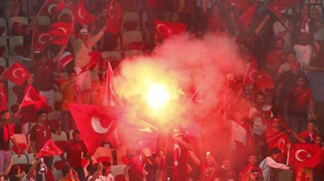 12 Türk taraftar gözaltına alındı