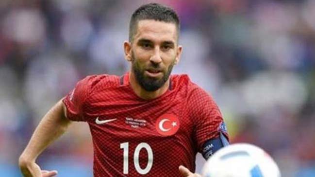 Arda Turan'a tribünlerden büyük destek!