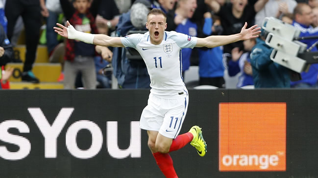 Jamie Vardy sözleşmeyi imzaladı