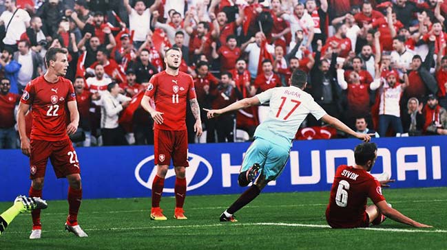 Burak Yılmaz: 'Bu takımla herkes gurur duysun'