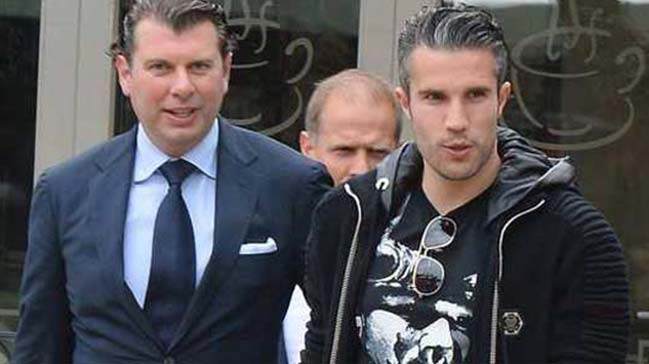 Robin Van Persie imzayı atıyor!