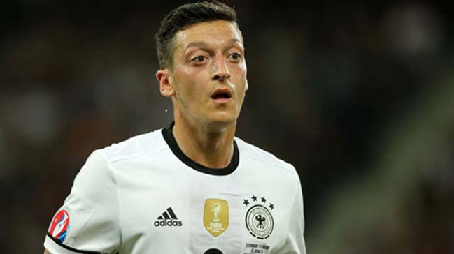 Mesut'tan 11 Afrikalı çocuğa yardım