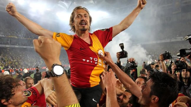 Ayhan Akman Galatasaray'a dönüyor