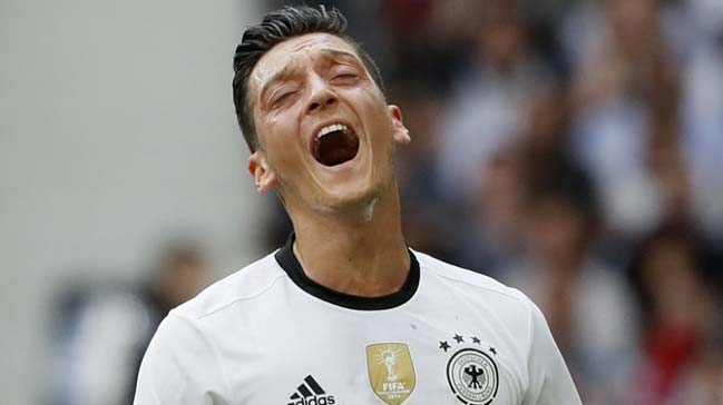 Mesut Özil, Almanya tarihine geçti!
