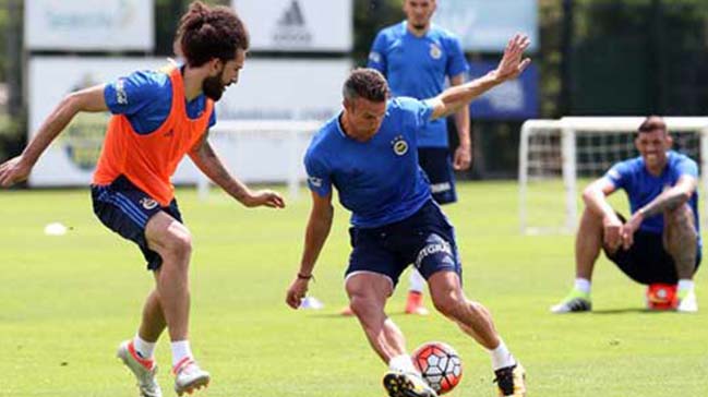 Fenerbahçe önce salonda sonra sahada çalıştı