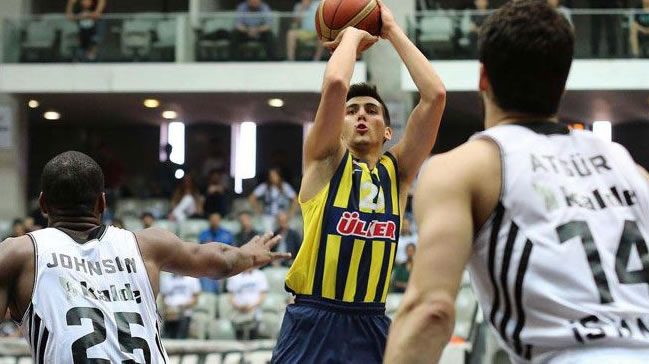 Fenerbahçe Kenan Sipahi'yle yollarını ayırdı