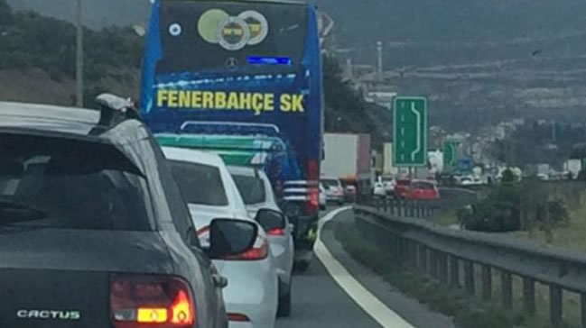 Fenerbahçe kafilesini polis kurtardı