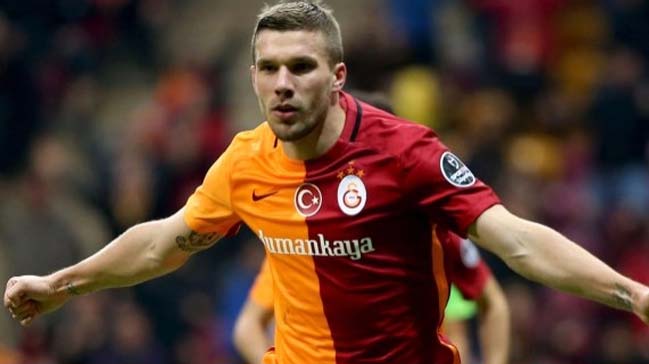 Podolski'den Fenerbahçelileri kızdıran paylaşım
