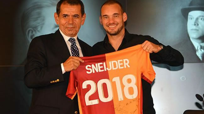Özbek'ten Sneijder'a büyük şok!