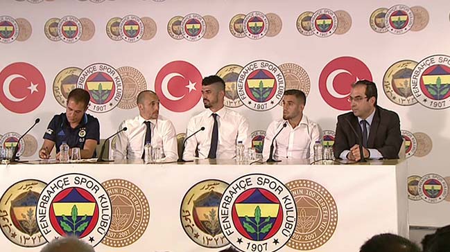 Fenerbahçe'de imzalar atıldı!