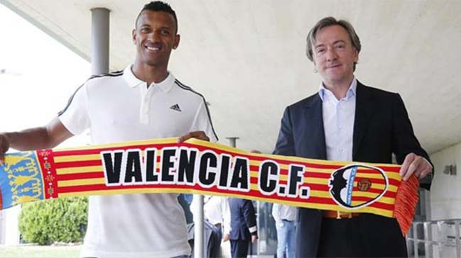 Nani Valencia'ya imzayı attı, pozunu verdi!