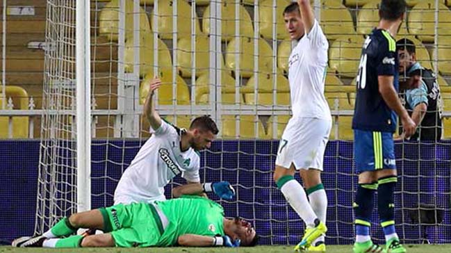 Fenerbahçeli Fabiano ameliyat edildi