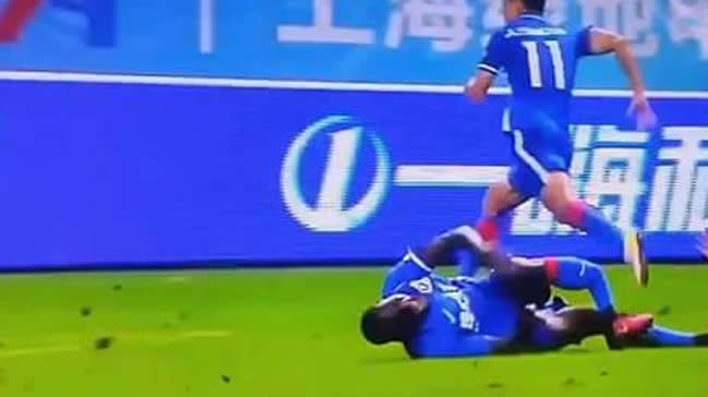 Demba Ba'nın bacağı kırıldı