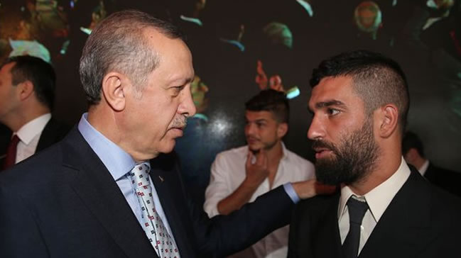 Arda Turan'dan darbe girişimine tepki