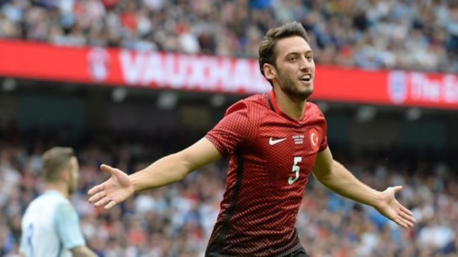 Hakan Çalhanoğlu sürprizi!