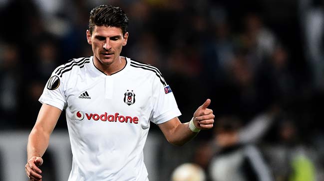 Beşiktaşlı taraftarların Gomez çağrısı Avrupa basınında
