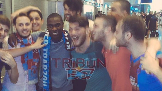 Yeni transfer İstanbul'a geldi!