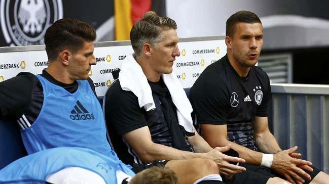 Podolski'den Gomez'e şok gönderme!