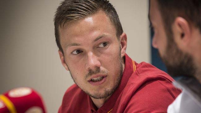 Linnes gidiyor, yerine o geliyor