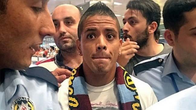 Yeni transfer İstanbul'a geldi!