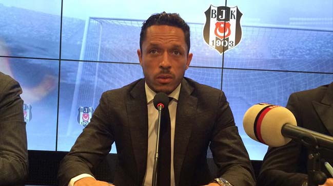 Adriano resmen Beşiktaş'ta! 3 yıllık imza...