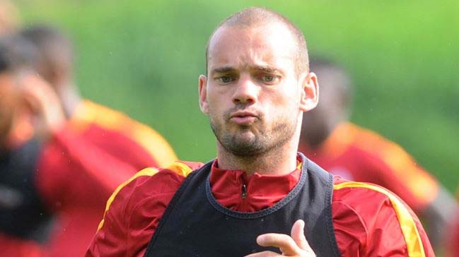 Wesley Sneijder tarihe geçti!