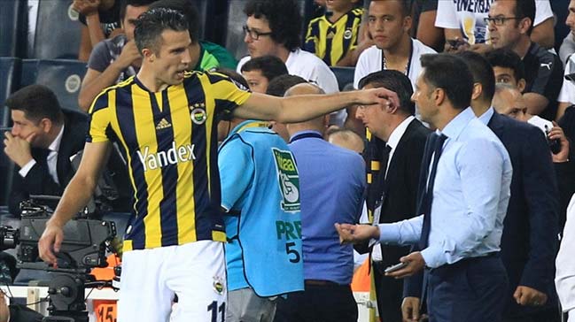 Van Persie'den Pereira'ya şok!