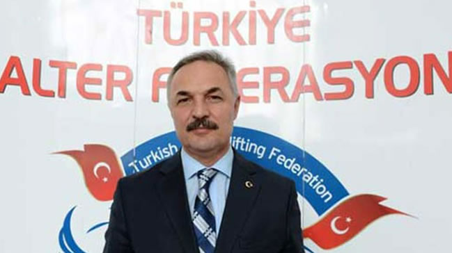 Halterde gümüş madalya hedefi