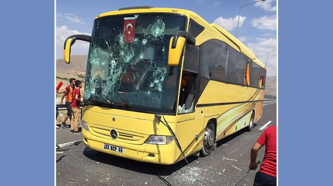 Süper Kupa öncesi otobüse saldırı