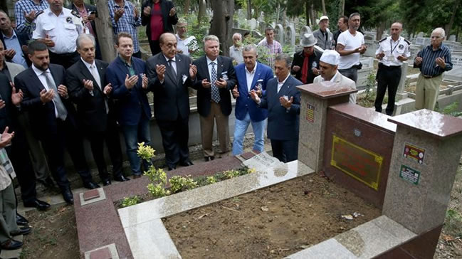Süleyman Seba kabri başında anıldı